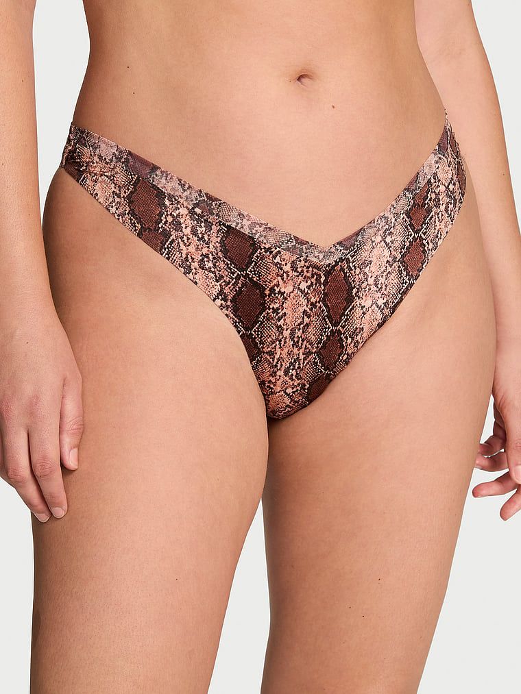 Tanga cu bretele pe spatele Sheer Reveal. Produsul are o culoare cu model și provine din colecția Very Sexy.