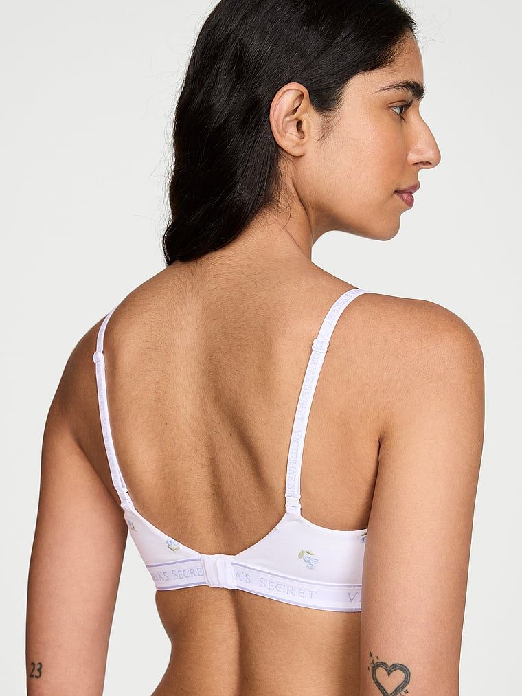 Sutien din bumbac ușor căptușit, fără sârmă, cu broderie. Produsul este modelat și provine din colecția de tricouri.