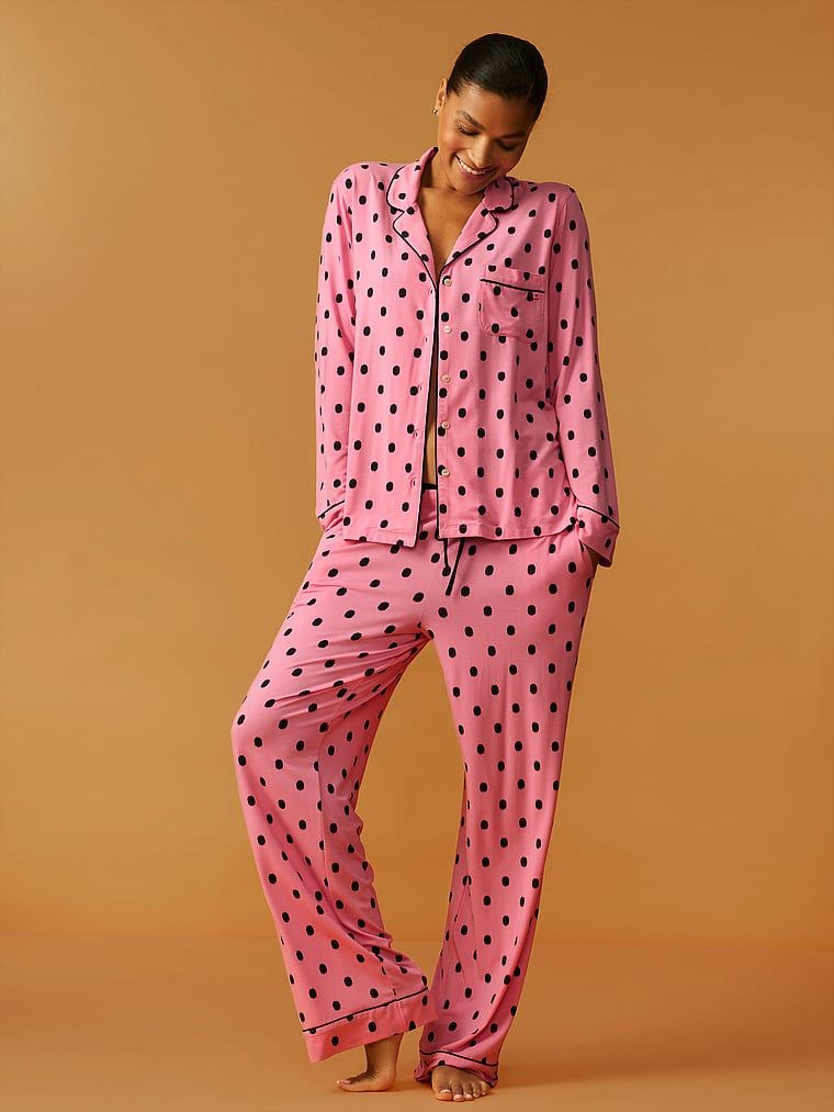 Pijamale făcute din SoSoft modal. Produsul are o culoare cu model și provine din colecția Victoria's Secret.
