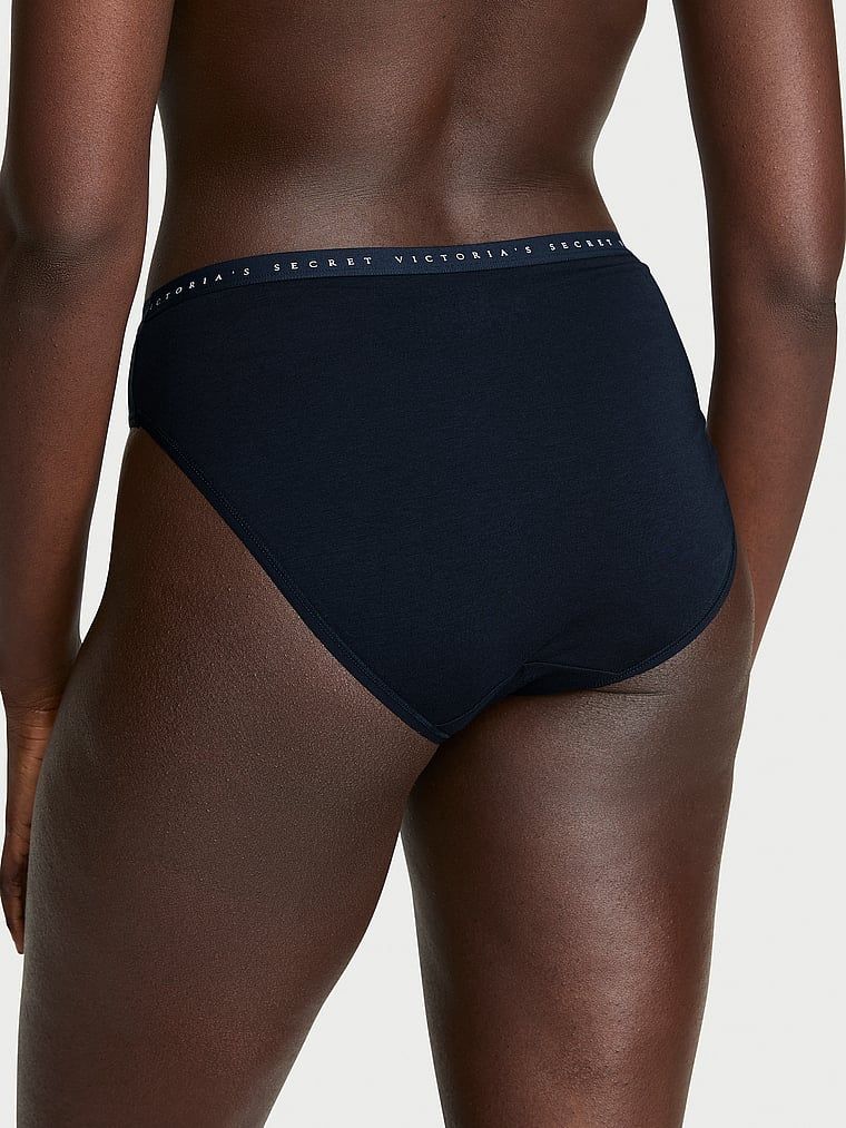Chiloți din bumbac cu picioare înalte, pantaloni scurti cu picior înalt. Produsul este albastru și provine din colecția Victoria's Secret.