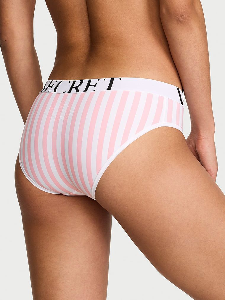 Chiloți cu logo-ul Cool Hiphugger. Produsul este modelat și provine din colecția Bumbac.