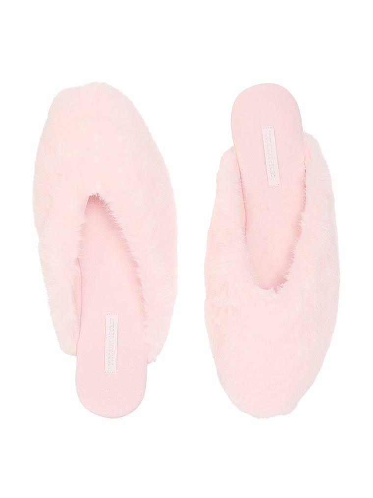 Papuci cu blană artificială. Produsul este roz și provine din colecția Victoria's Secret.