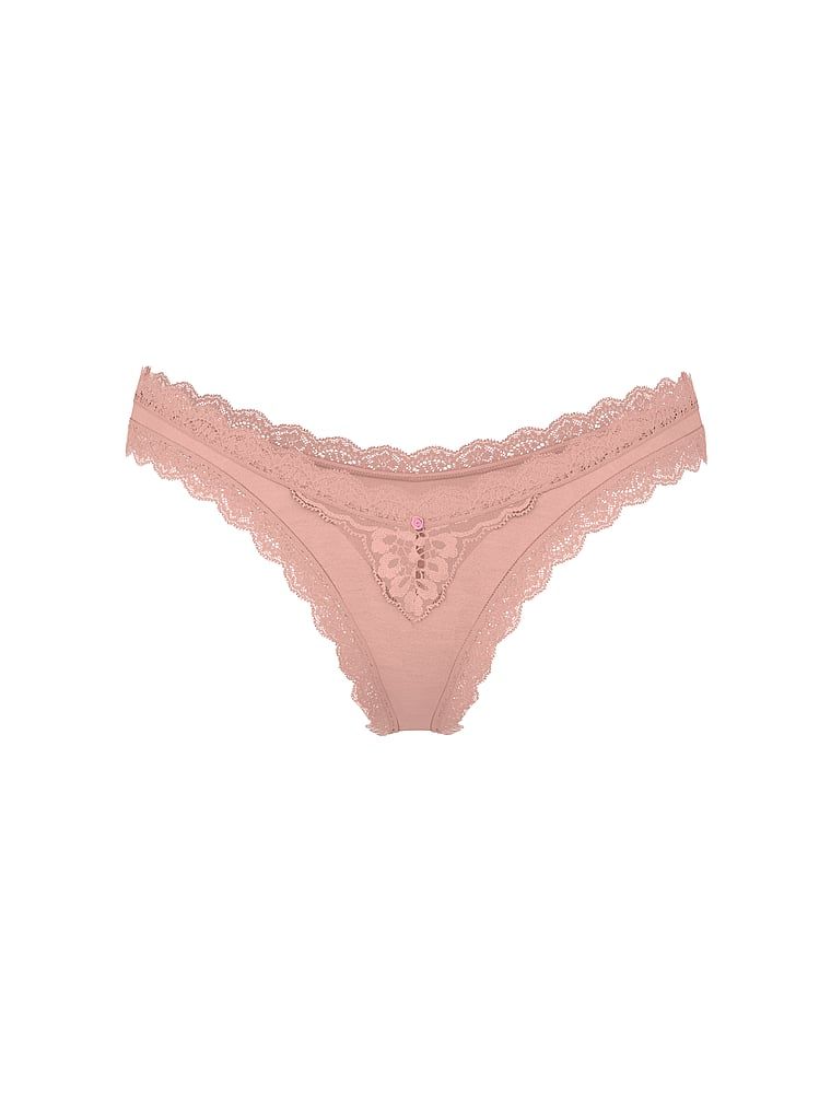 Chiloți brazilieni cu dantelă Trim brazilian. Produsul este roz și provine din colecția Body by Victoria.