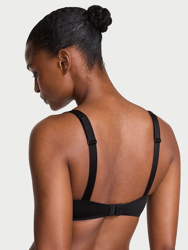 Sutien ușor căptușit cu bretele Shine Strap Demi lucioase. Produsul este negru și provine din colecția Very Sexy.