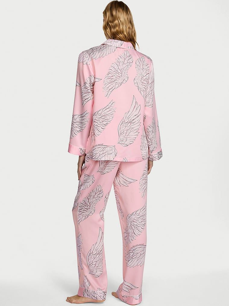 Pijamale semnătură din satin cu mâneci lungi. Produsul are o culoare cu model și provine din colecția Victoria's Secret.