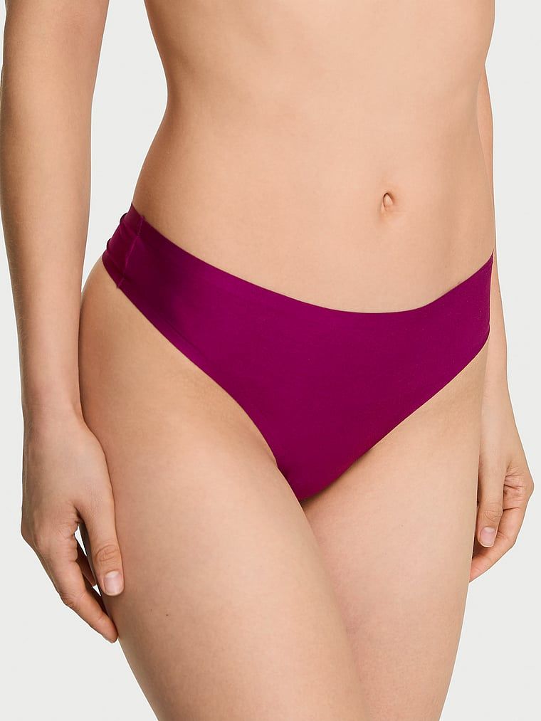 Tanga din microfibră flexibilă. Produsul este roz și provine din colecția Body by Victoria.