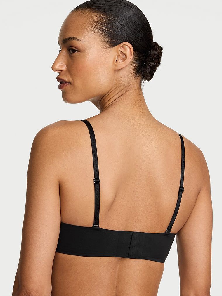 Sutien push-up fără bretele care închid mărimea 2 mărimi bombshell. Produsul este negru și provine din colecția Invisible by Victoria's Secret.