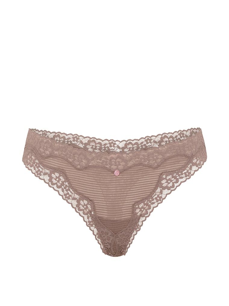Tanga din bumbac cu dungi și dantelă pe margini. Produsul este de culoare maro și provine din colecția Lace Trim.