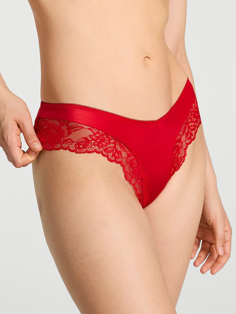 Chiloți din dantelă cu dantelă pe margini și picioare înalte Lace-Trim Cheeky. Produsul este de culoare roșie și provine din colecția Very Sexy.