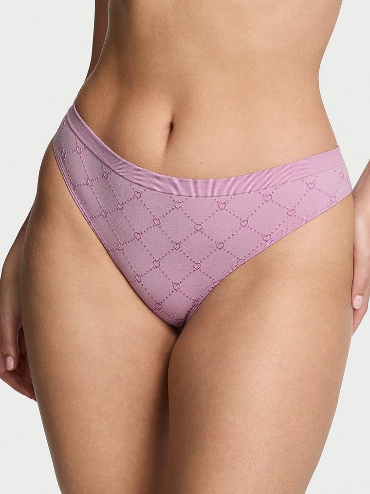 Tanga, inimioare mate fără cusături. Produsul este modelat și provine din colecția Seamless (Seamless Collection).