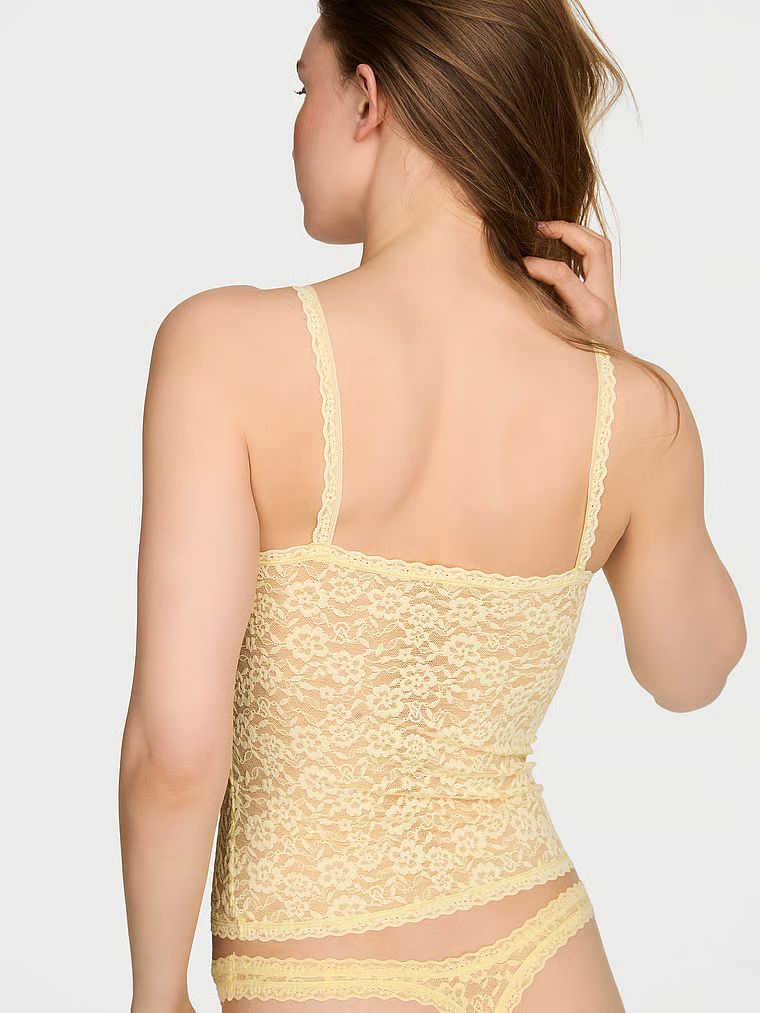 Blu din dantelă cu bretele subțiri Camio. Produsul este galben și provine din colecția Victoria's Secret.