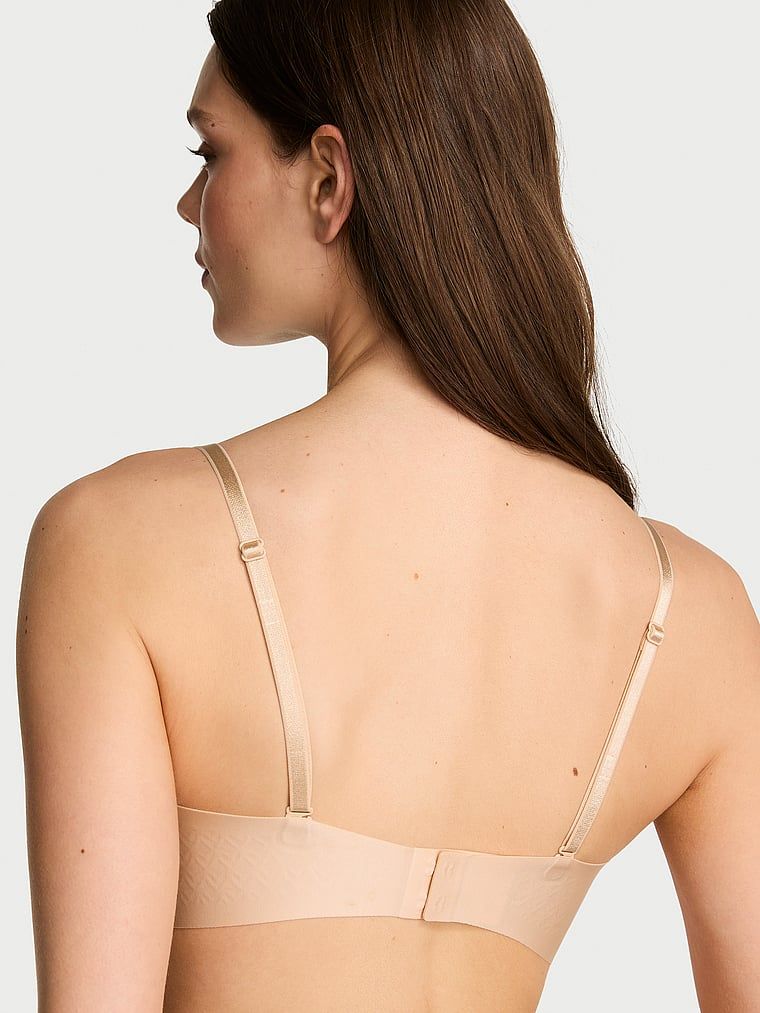 Suten fără bretele cu bretele ușor căptușite. Produsul este de culoare bej și provine din colecția Invisible by Victoria's Secret.
