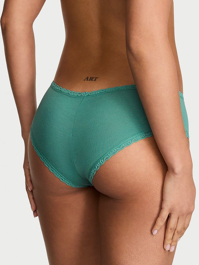 Chiloți de bumbac cu dantelă pe margini, dantelă-talie obraznică. Produsul este modelat și provine din colecția Lace Trim.