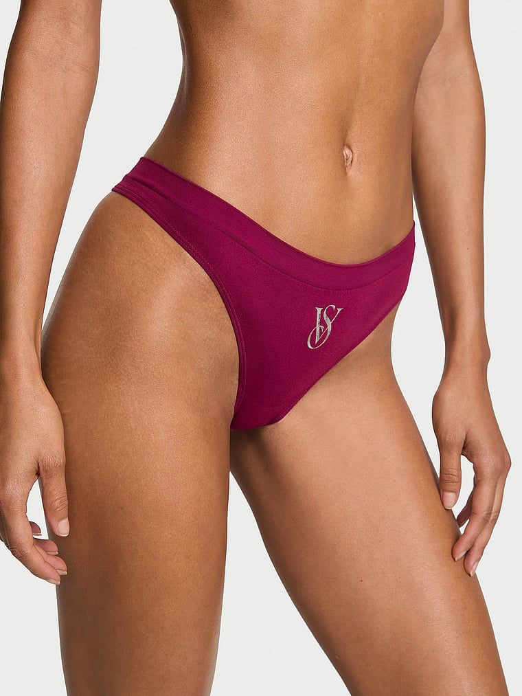 Tanga fără cusături cu logo strălucitor Sparkle. Produsul este de culoare roz și provine din colecția Seamless
