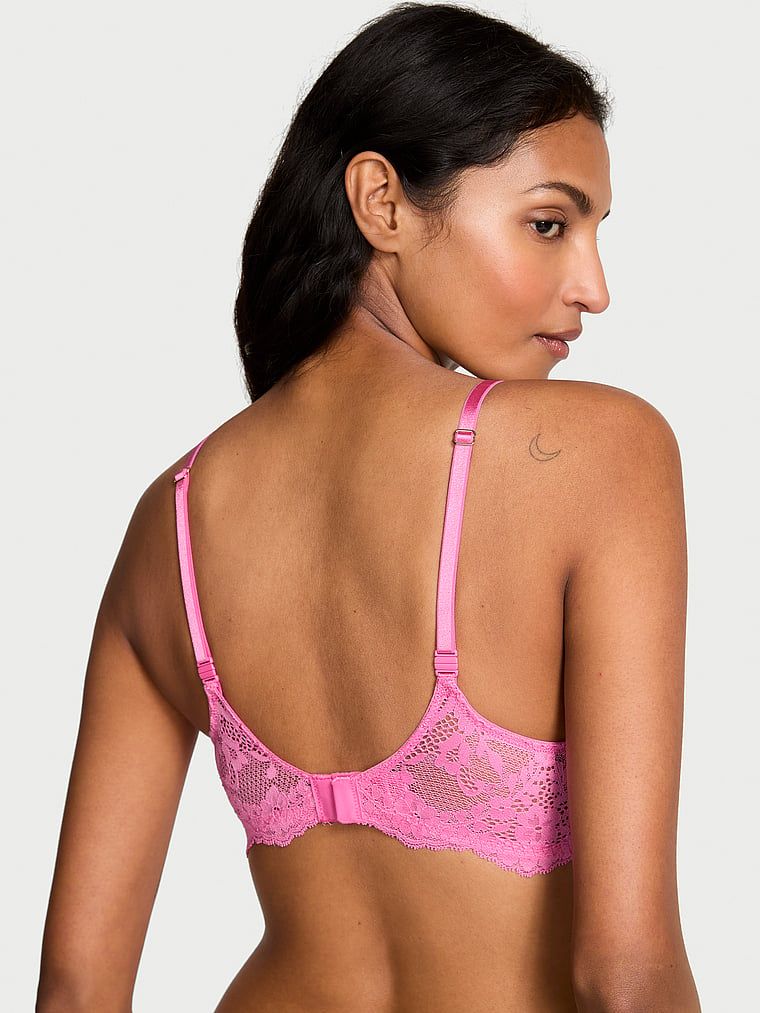 Sutiene ușor căptușit cu dantelă Lace Demi. Produsul este roz și provine din colecția Dream Angels.