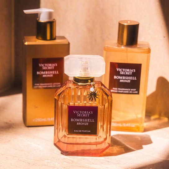 Sutiene sport în mai multe culori